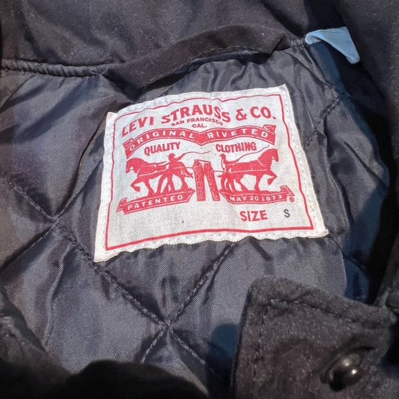 Women’s Levi's Original Trucker Black Quilted Insulated
Softshell Jacket - Picture 3 of 11